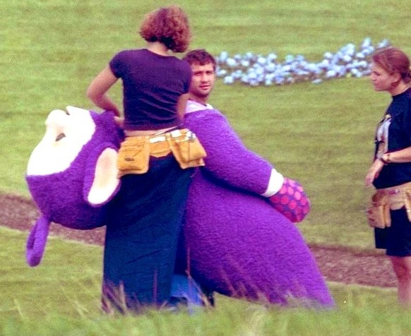 Teletubbies (1997)

https://twitter.com/Behind_Pics/status/1582852514268839936/photo/1