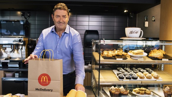 IMAGE DISTRIBUTED FOR MCDONAD&#039;S- In celebration of McDelivery Night In on Thursday, September 19, 2019, McDonaldÄôs CEO Steve Easterbrook packs McDelivery orders with the McDelivery Night In mer ...