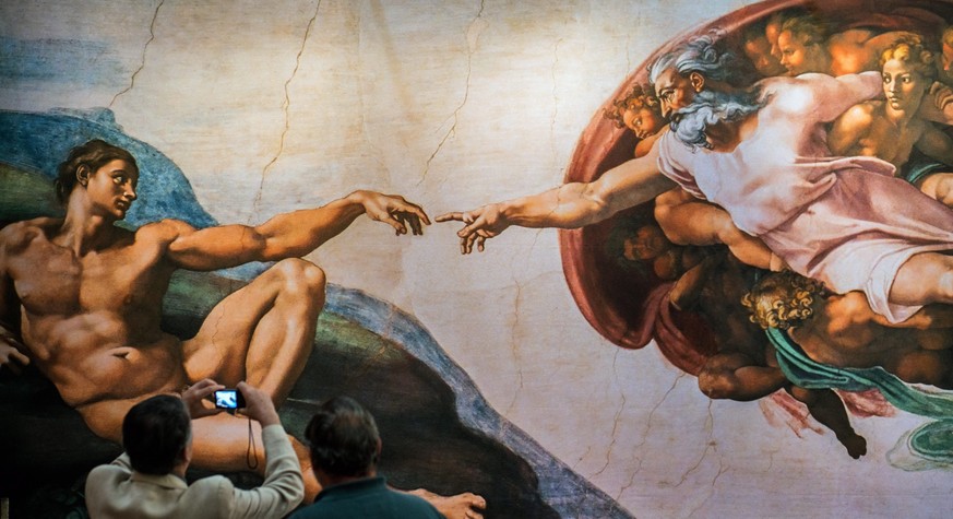 epa05518351 Visitors take pictures a reproduction of the &#039;The Creation of Adam&#039; fresco painted by Italian Renaissance master Michelangelo at the exhibition &#039;Michelangelos Sixtinische Ka ...