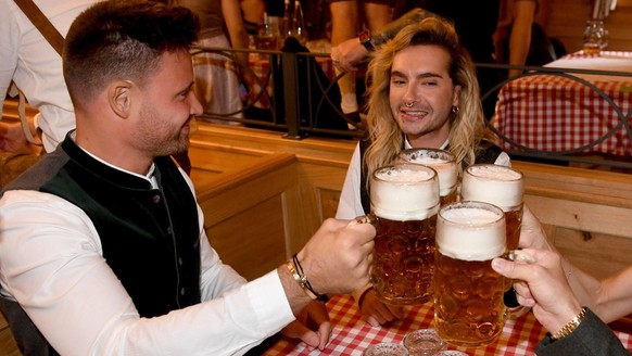 Sänger der Band Tokio Hotel, feiert mit Model Marc Eggers im Schützenzelt auf der Wiesn. Das 189. Oktoberfest findet vom 21. September bis 6. Oktober 2024 a