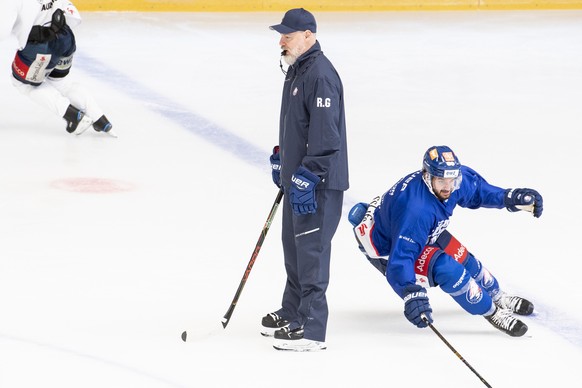 ZSC Trainer Rikard Groenborg, links, neben Dominik Diem im ersten Training der Saison 2019/20 in der Eishalle Lido in Zuerich Oerlikon, aufgenommen am Mittwoch, 31. Juli 2019. (KEYSTONE/Ennio Leanza)