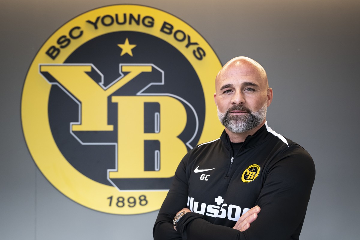 Trainer Giorgio Contini (YB), posiert nach einer Medienkonferenz zur zweiten Saisonhaelfte der Fussballmeisterschaft, am Donnerstag, 16. Januar 2025 in Bern. (KEYSTONE/Anthony Anex)