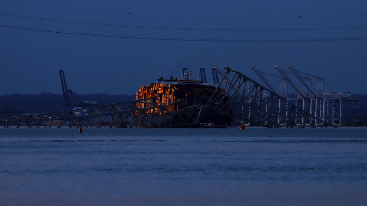 Collapsing bridge in Baltimore: clean-up work has begun Trump provokes with bondage video of Biden