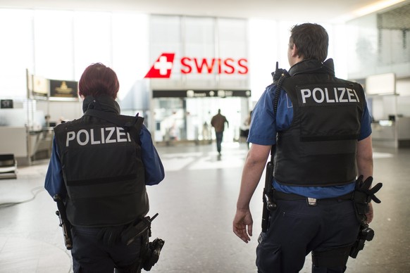 Haben gut zu tun: Polizisten auf dem Flughafen Zürich.