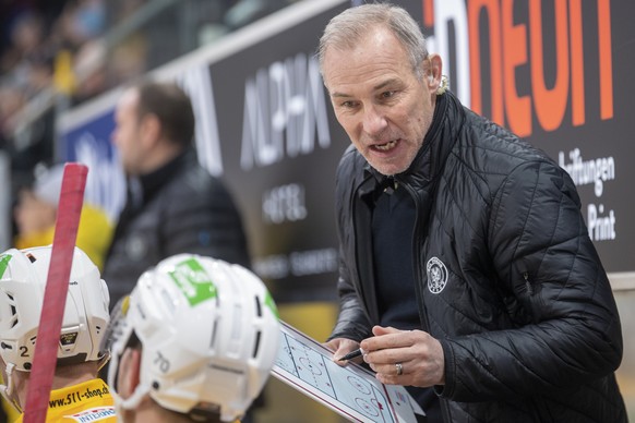 Tigers Assistentcoach, Rikard Franzen, waehrend des Meisterschaftsspiels der National League, zwischen dem HC Fribourg-Gotteron und den SCL Tigers, am Sonntag, 5. Januar 2020, in der BCF Arena in Frib ...