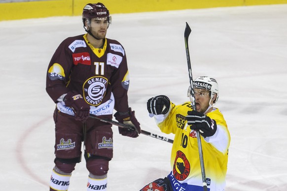 Bern&#039;s forward Tristan Scherwey, right, celebrates his goal past Geneve-Servette&#039;s forward Guillaume Maillard #11 after scoring the 0:1, during the second leg of the playoffs quarterfinals g ...