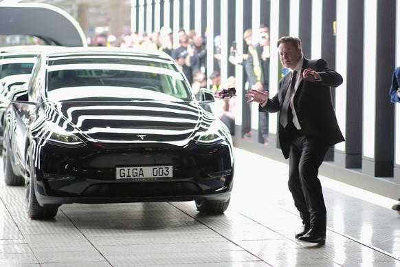 epa09842406 Tesla CEO Elon Musk poses with Tesla vehicles during the opening day of the Tesla &#039;Gigafactory&#039; in Gruenheide near Berlin, Germany, 22 March 2022. EPA/CHRISTIAN MARQUARDT / POOL