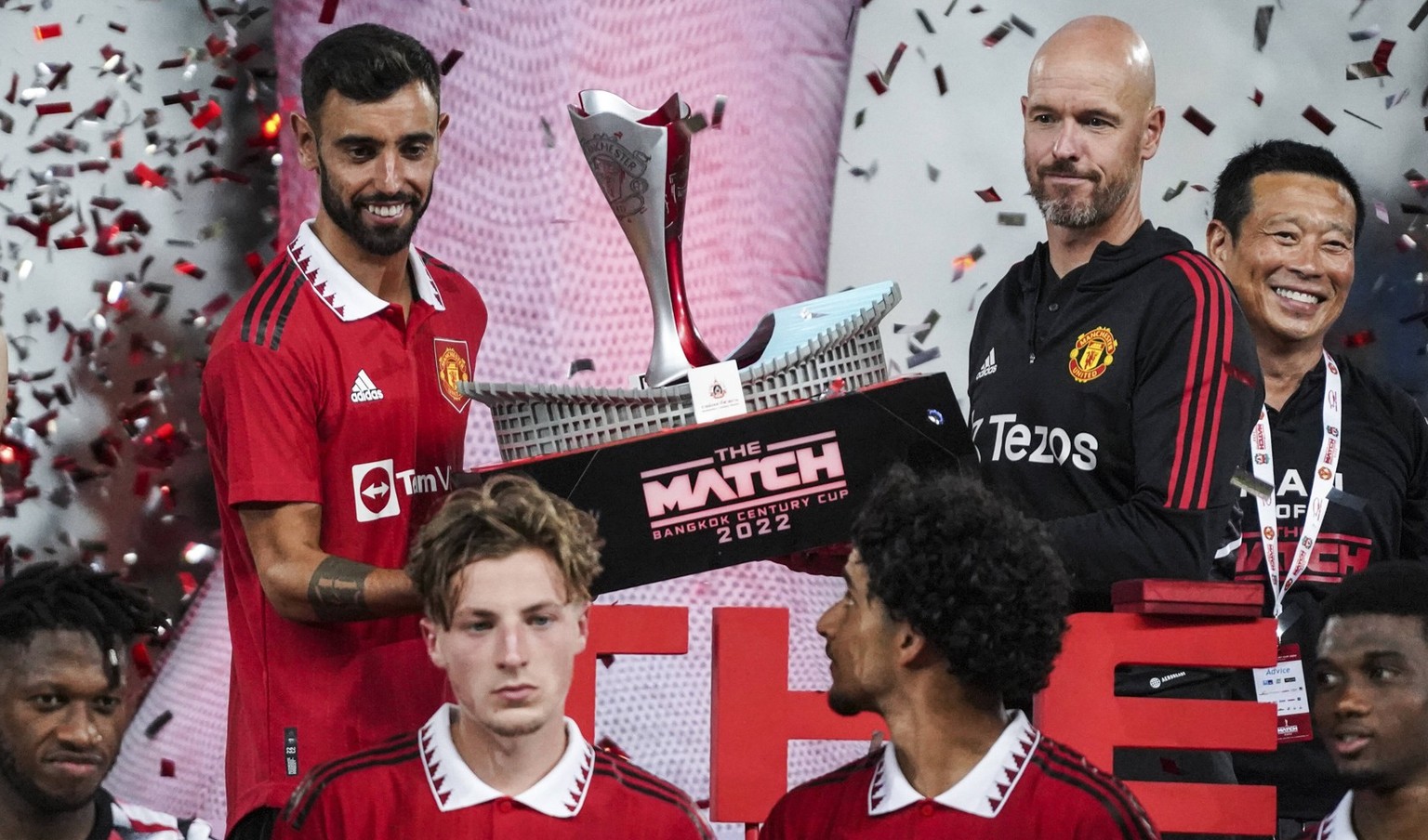 Die erste Trophäe der Saison für ManUnited – leider ist es «nur» der Bangkok Centenary Cup.