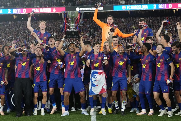 epaselect epa12946442 Players of FC Barcelona celebrate with the trophy of the 2025/2026 Spanish LaLiga Championship after winning the Spanish LaLiga soccer match between FC Barcelona and Real Madrid, ...