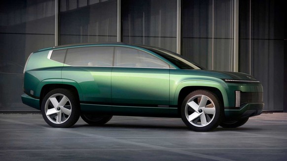 At the end of 2021, Hyundai showed this design study of the Ioniq 7 announced for 2024.