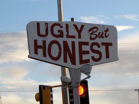 ugly but honest hässlich aber ehrlich strassen schild tucson arizona autohändler http://tucson.com/news/local/tucson-oddity-ugly-but-honest-motto-gets-dealer-lots-of/article_f7a6702d-476d-515a-b4ea-9e ...