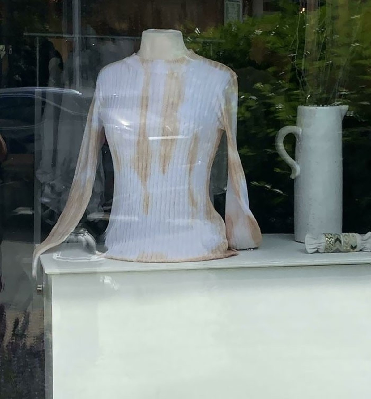 Hässlicher Pullover: Kaffee-Fleck