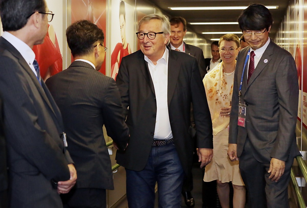 "Inmitten internationaler Handelsspannungen senden wir ein starkes Signal, dass wir für regelbasierten Handel stehen", schrieb Juncker zur Einigung auf das Handelsabkommen zwischen EU und Me ...