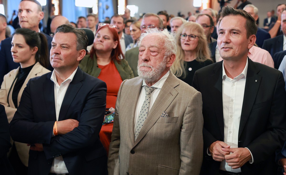 epa13217567 Actor and cabaret artist Dieter Hallervorden (C) reacts to exit polls during a Christian Democratic Union (CDU) election party following Saxony-Anhalt state election, in Magdeburg, Germany ...
