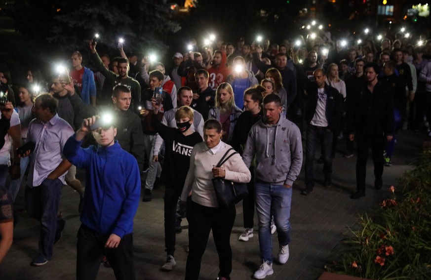 epa08601989 Workers of Belarusian Automobile Plant (BelAZ) and their supporters march during their rally against official results of the presidential election in Zhodino city, Belarus, 13 August 2020  ...