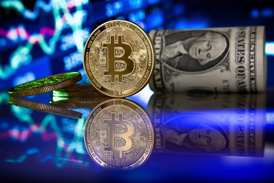 epa08957195 (FILE) - A bitcoin in front of a monitor showing a stock barometer in Duesseldorf, Germany, 20 January 2021 (reissued 22 January 2021). Media reports 22 January 2021 state cryptocurrency B ...