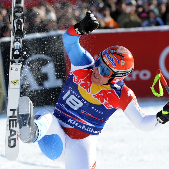 ZU DEN 75. HAHNENKAMM RENNEN IN KITZBUEHEL VOM FREITAG, 23. JANAUAR 2015, BIS SONNTAG, 25. JANUAR 2015, STELLEN WIR IHNEN FOLGENDES BILDMATERIAL ZUR VERFUEGUNG - Switzerland&#039;s Didier Cuche celebr ...