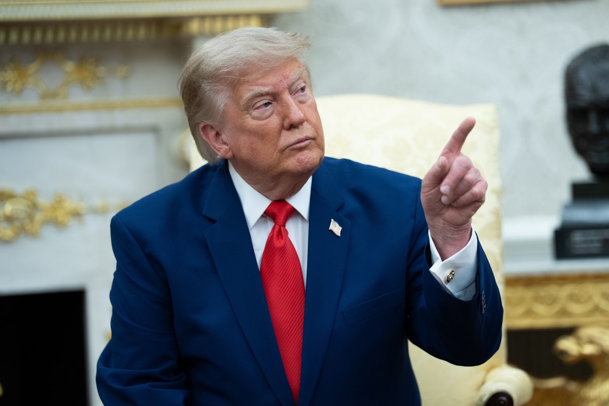 epa13125087 US President Donald J Trump takes questions as he meets with Lebanese President Joseph Aoun in the Oval Office of the White House in Washington, DC, USA, 21 July 2026. EPA/AARON SCHWARTZ / ...