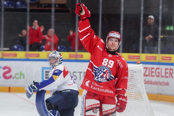 Dominic Lammer (SCRJ) jubelt nach seinem Treffer zum 6:4 waehrend dem Meisterschaftsspiel der National League zwischen den SC Rapperswil Jona Lakers und dem EHC Kloten, am Donnerstag, den 5. Maerz 202 ...