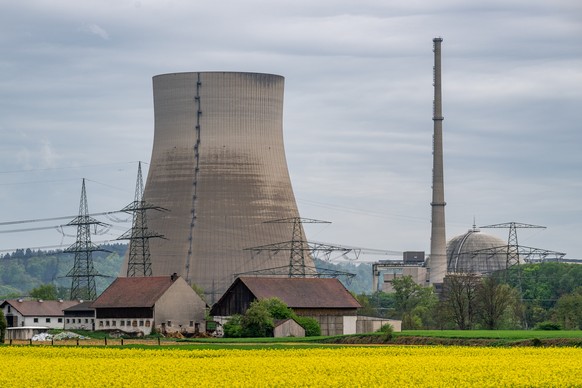15.04.2024, Bayern, Essenbach: Das stillgelegte Kernkraftwerk Isar 2. PreussenElektra informiert zum R