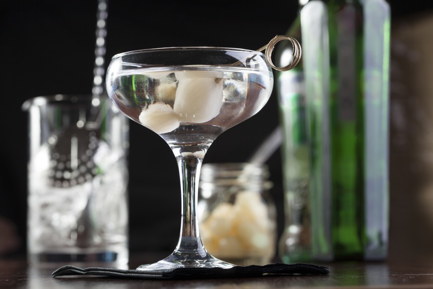 gibson cocktail martini gin zwiebel cocktailzwiebel trinken drinks alkohol