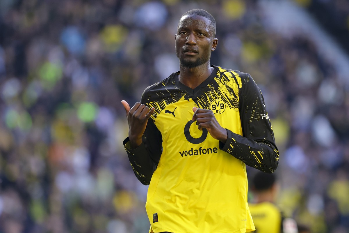 epa12915425 Serhou Guirassy of Dortmund celebrates after scoring the 2-0 goal during the German Bundesliga soccer match between Borussia Dortmund and SC Freiburg in Dortmund, Germany, 26 April 2026. E ...