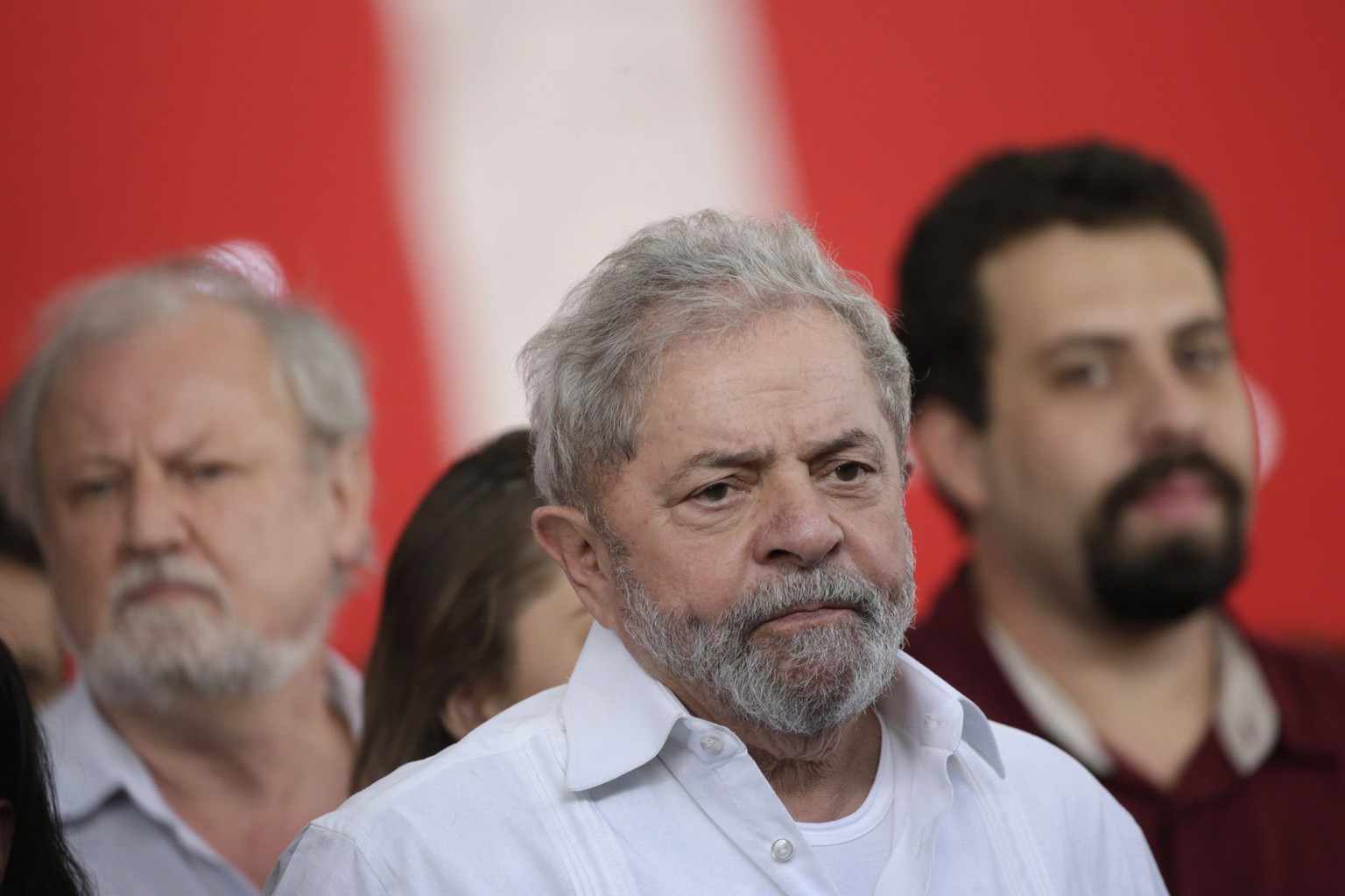 epa05262458 Former Brazilian President, Luiz Inácio Lula da Silva, participate in an event with social movement supporters in favor of Brazilian President Dilma Rousseff at Esplanada de los Ministerio ...
