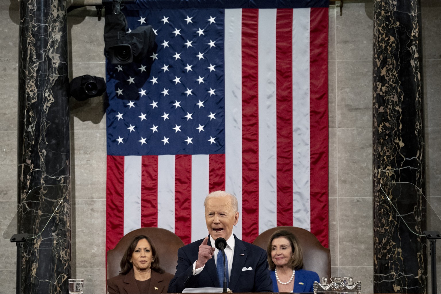 epa09795593 US President Joe Biden delivers the State of the Union address to a joint session of Congress at the US Capitol in Washington, DC, USA, 01 March 2022. EPA/SAUL LOEB / POOL