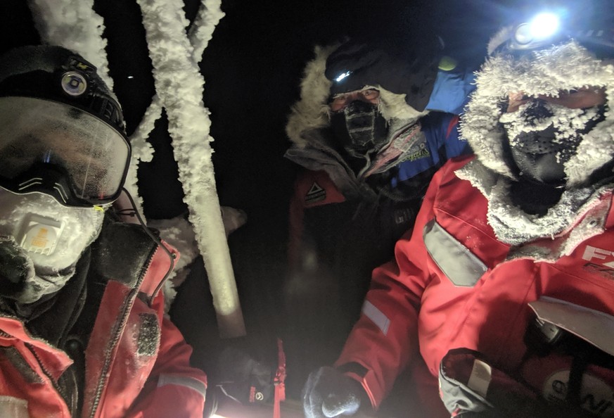 We had a team ATMOS flight with the helicopter out to one of our distributed network sites at about 6.5 nautical miles from Polarstern to do some servicing. At -28 C it was cold, but fortunately very  ...