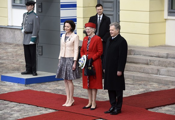 Finnish President Sauli Niinist, right, and wife Jenni Haukio, left, welcome Queen Margarethe of Denmark, to the Presidential palace during the visit of the Nordic heads of state in Helsinki on Thursd ...