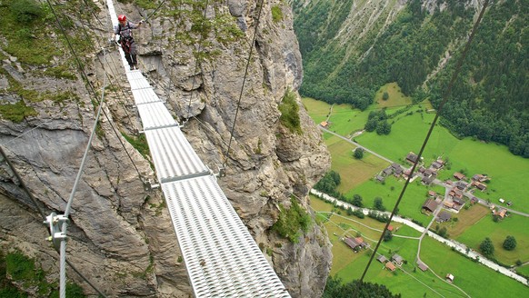 21 Schweizer HÃ¤ngebrÃ¼cken, die dir den Atem rauben
Eine abenteuerliche HÃ¤ngebrÃ¼cke befindet sich auf dem Klettersteig MÃ¼rren-Gimmelwald. 

Nur fÃ¼r Menschen ohne HÃ¶henangst. Auf dem Kletterste ...