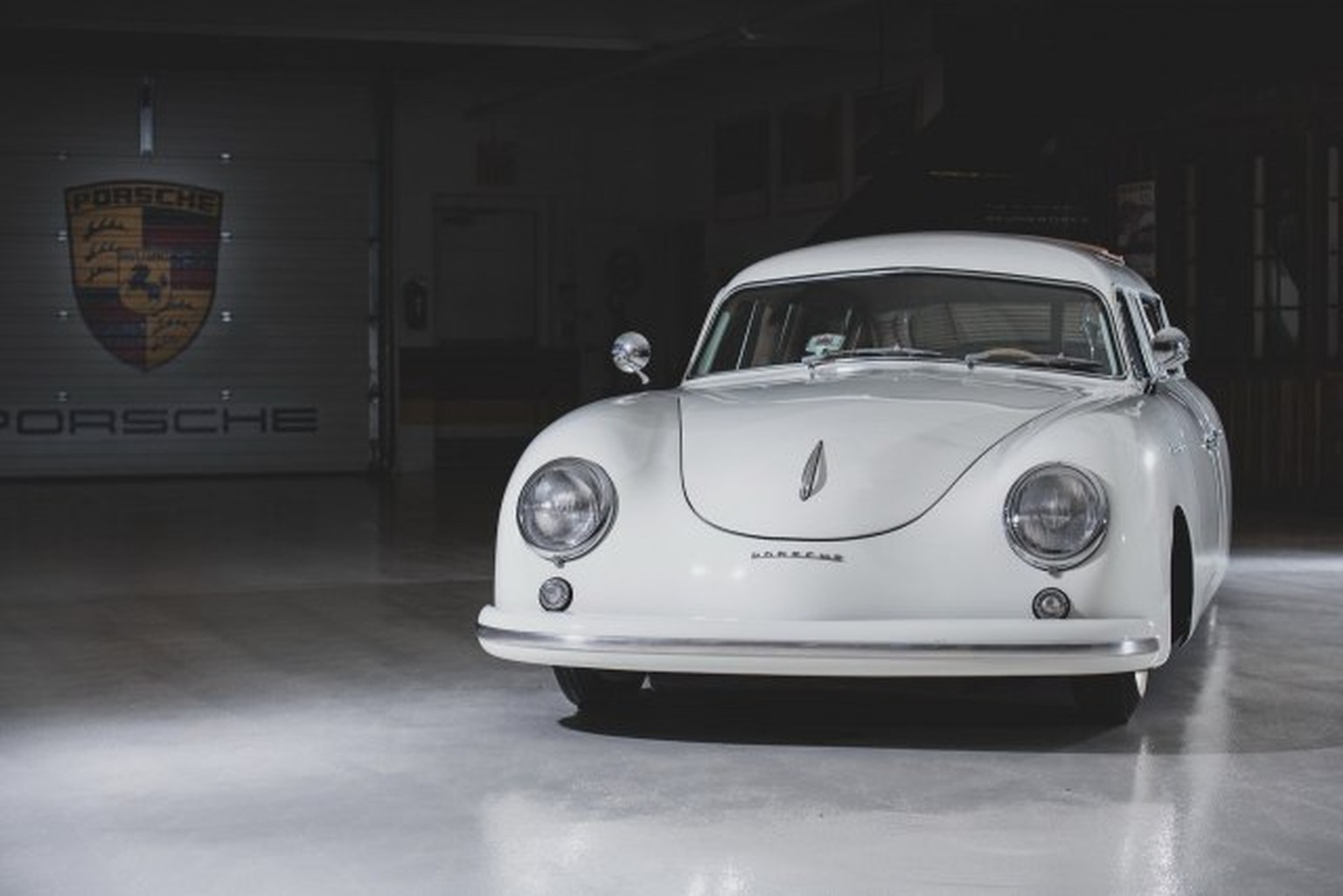 1953 Porsche 356 Limousine Custom
Offered without reserve
RM | Sotheby&#039;s - THE TAJ MA GARAJ COLLECTION 28 SEPTEMBER 2019 auktion 

https://rmsothebys.com/en/auctions/tg19/the-taj-ma-garaj-collect ...