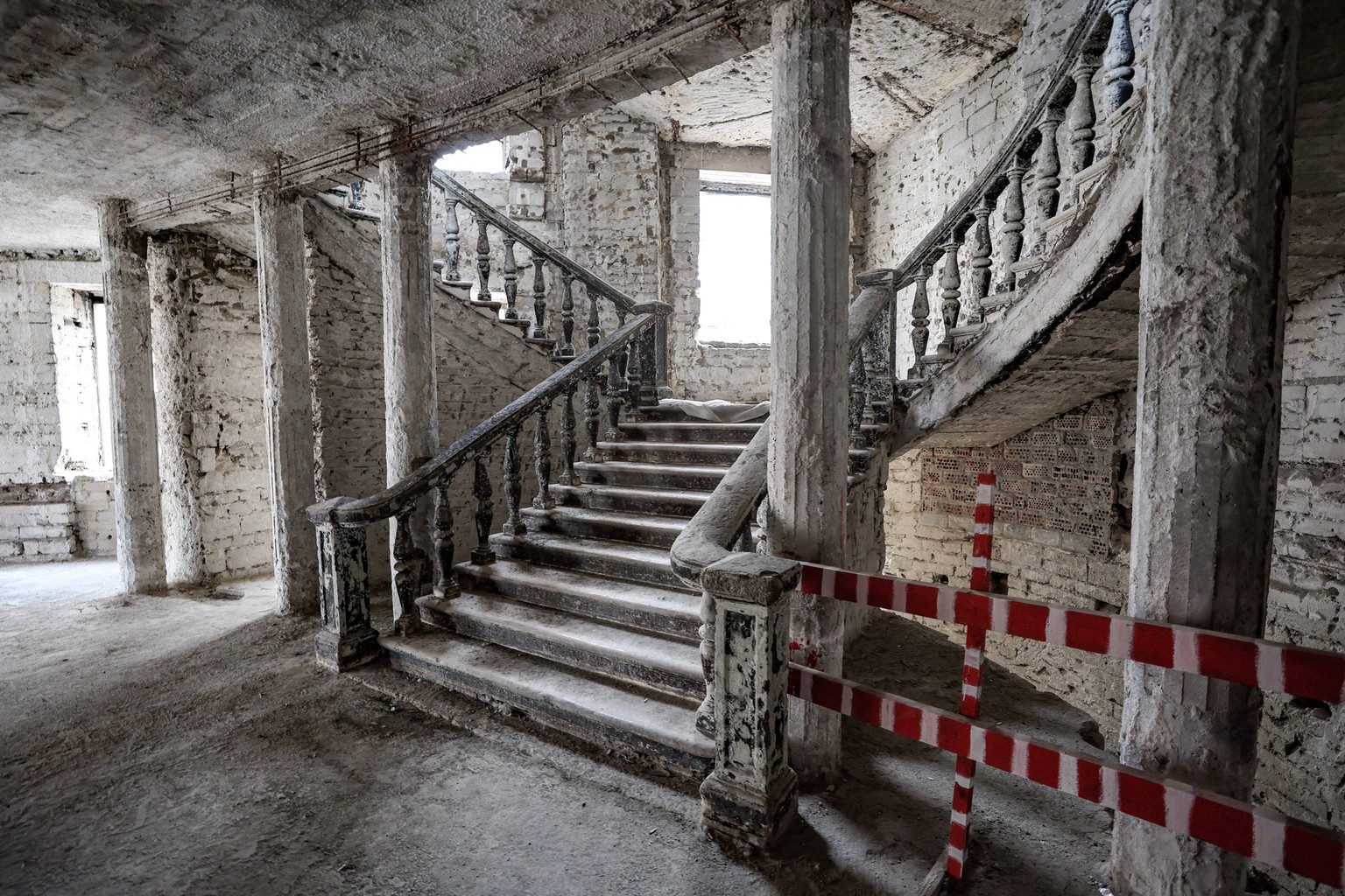 Russia: Work is underway to rebuild the Mariupol Drama Theater RUSSIA, MARIUPOL - SEPTEMBER 1, 2023: A view of the ruins of the Donetsk Region Academic Drama Theater as it is being rebuilt.  Dmitry Yagodkin/T...