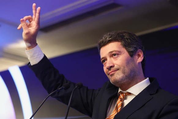 epa12115576 Leader of the right Party Chega (Enough) Andre Ventura speaks to supporters on the evening of legislative elections 2025 at Party&#039;s campaign headquarters in Lisbon, Portugal, 18 May 2 ...