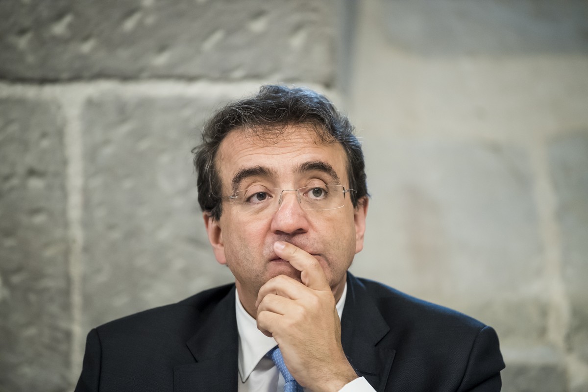 Pascal Broulis, Conseiller d'Etat vaudois, reagit lors d'une conference de presse sur le dossier fiscal de Pascal Broulis ce mercredi 30 mai 2018 a Lausanne. (KEYSTONE/Jean-Christophe Bott)