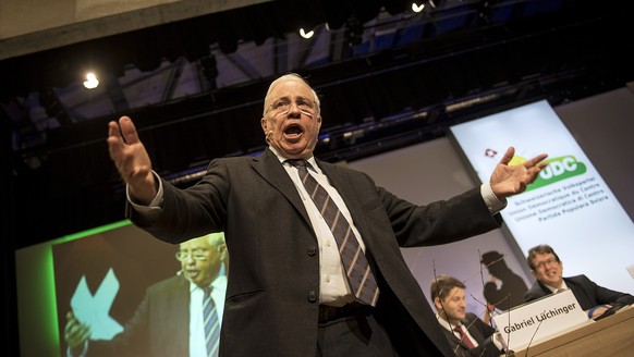 Christoph Blocher (UDC) chante lors de l&#039;assemblee des delegues de l&#039;union democratique du centre (SVP - UDC) ce samedi 14 janvier 2017 au Chable. (KEYSTONE/Olivier Maire)