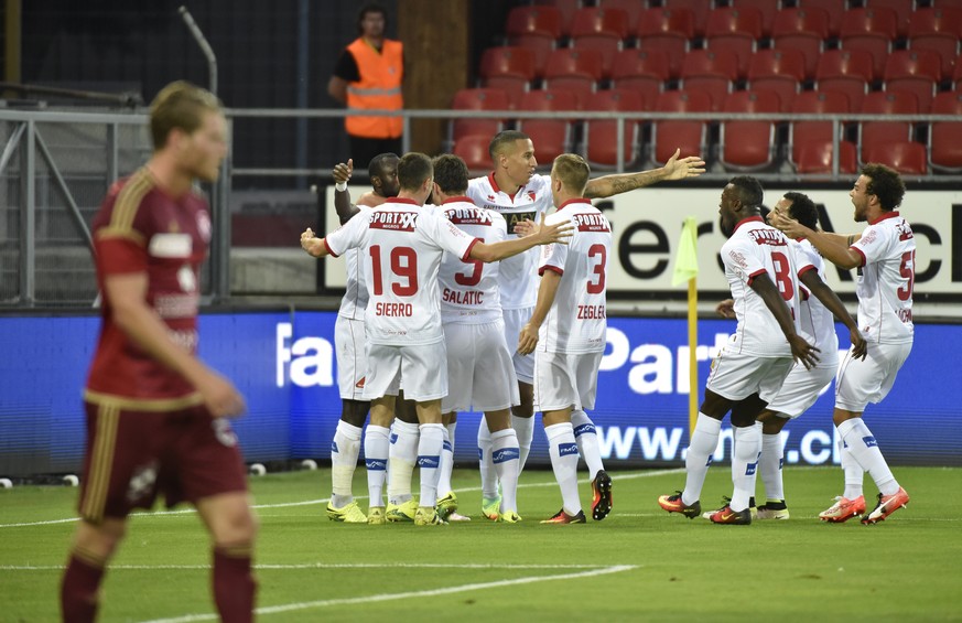 Joie des joueurs valaisans, derrierre la deceptions des joueurs liechtensteinois, pour le premier but de la partie, lors de la rencontre de football de Super League entre le FC Sion et le FC Vaduz ce  ...