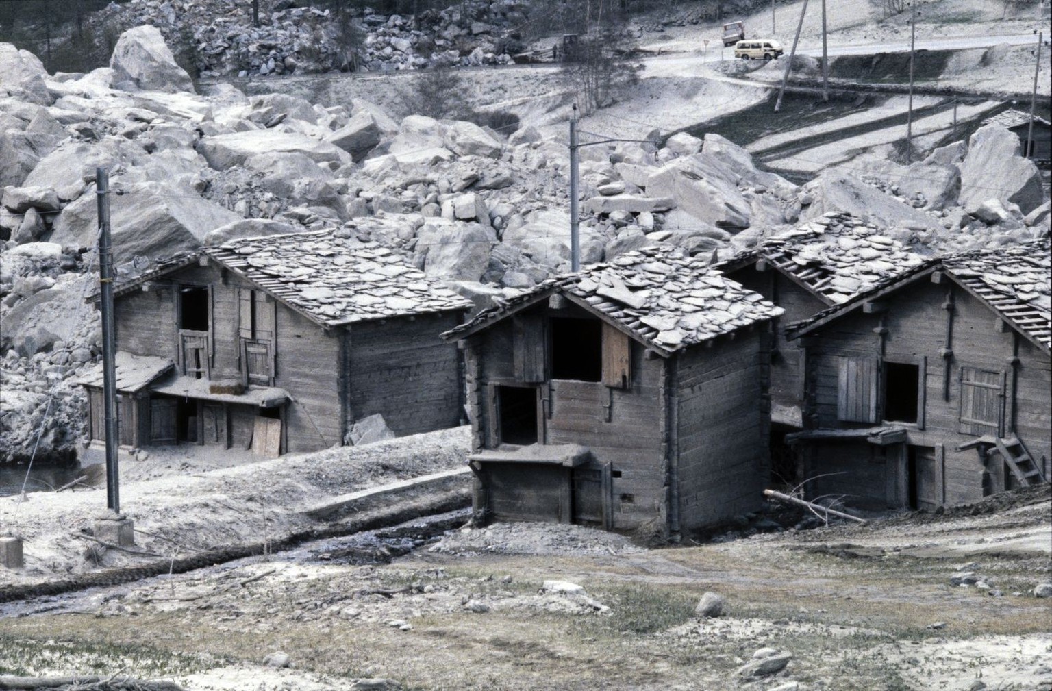 Verwuestungen nach dem Bergsturz in Randa, Kanton Wallis, aufgenommen im August 1991. (KEYSTONE/Str)