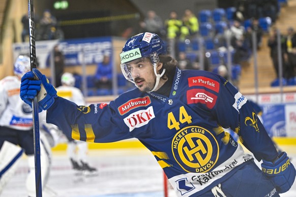 Der Davoser Matej Stransky jubelt nach seinem Treffer zur 2:0 Fuehrung, im Eishockey-Qualifikationsspiel der National League (NL) zwischen dem HC Davos und dem HC Ambri-Piotta, am Mittwoch, 27. Novemb ...