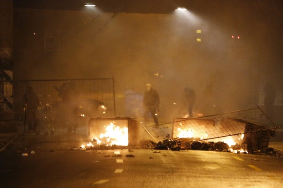 Die Polizei reagierte mit Gummischrot und Reizstoff.
