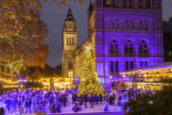 London Natural History Museum Weihnachten christmas xmas schlittschuhlaufen eisbahn ice rink