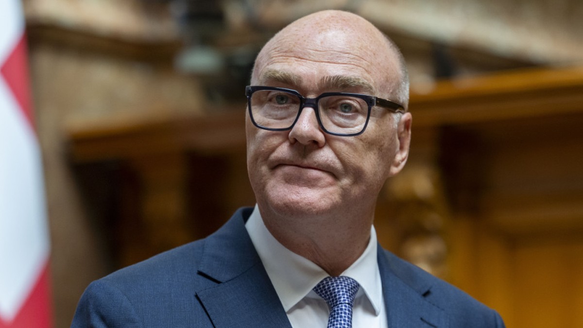 Le ministre de la défense Martin Pfister a dû répondre lundi à de nombreuses questions parlementaires sur le F-35.