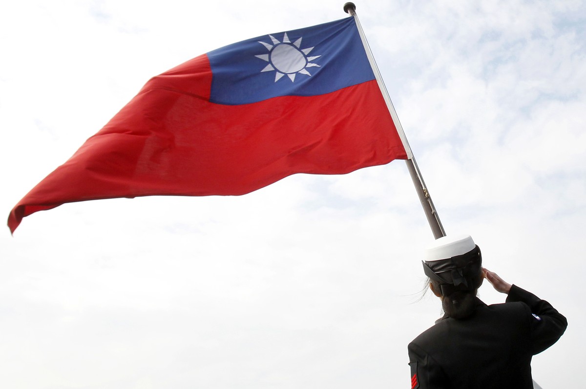 FILE - In this Jan. 31, 2018, file photo, a Taiwanese military officer salutes to Taiwan's flag onboard Navy's 124th fleet Lafayette frigate during military exercises off Kaohsiung, southern ...
