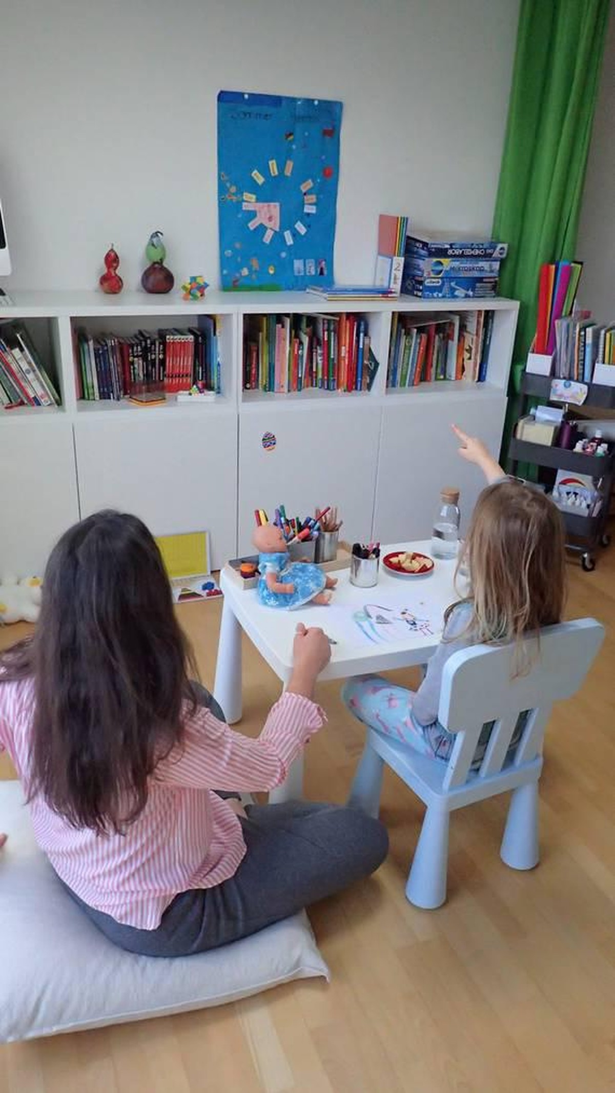 Katharina Huber und ihr Mann René unterrichten ihre Kinder wegen Corona zu Hause.