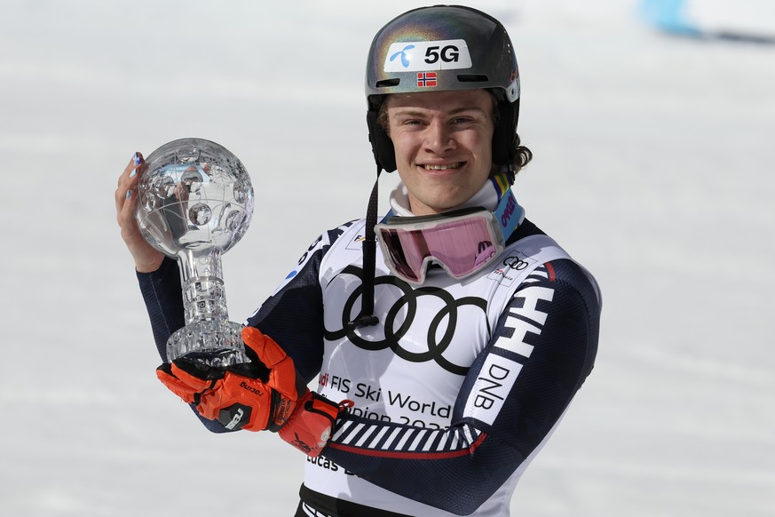 Norway&#039;s Lucas Braathen holds the alpine ski, men&#039;s World Cup slalom discipline trophy, in Soldeu, Andorra, Sunday, March 19, 2023. (AP Photo/Alessandro Trovati)