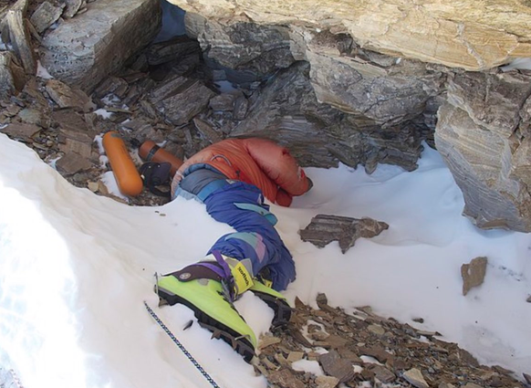 Le corps d&amp;#039;un alpiniste, surnommé Green Boots, est devenu un repère visuel pour les autres alpinistes.
