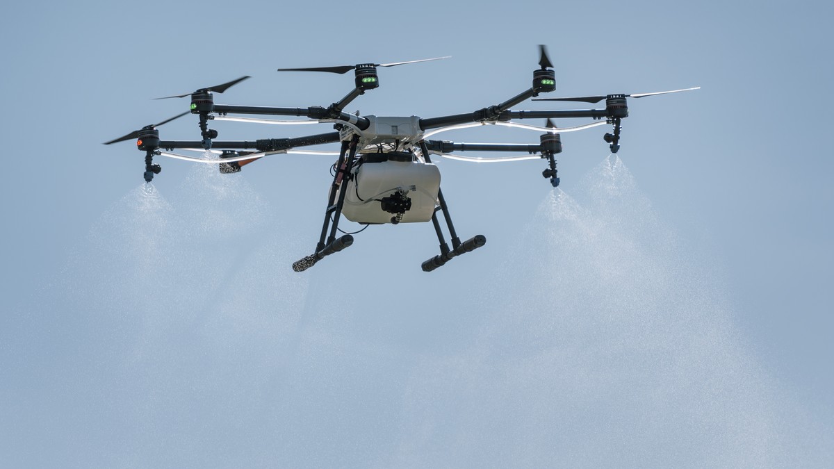 ARCHIVBILD ZUR STUDIE DES SGB UEBER DIE DIGITALISIERUNG DES ARBEITSMARKTES, AM MONTAG, 2. OKTOBER 2017 - A large agricultural drone from the company Remote Vision GmbH, which can transport 10 liters o ...