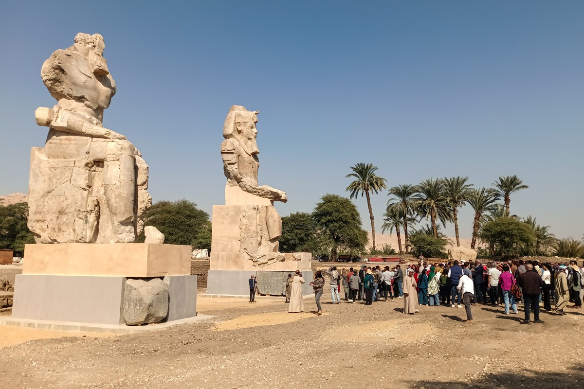 epa12591366 Two colossal alabaster statues of ancient Egyptian King Amenhotep III are re-erected at his mortuary temple on Luxors West Bank, Luxor, Egypt, 14 December 2025. Each statue stands over 10 ...