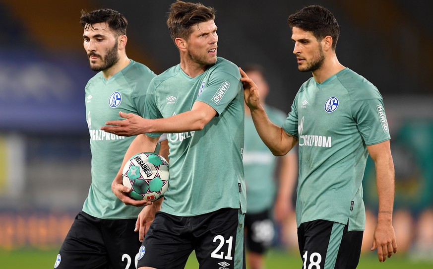 epa09148088 (L-R) Sead Kolasinac, Klaas Jan Huntelaar and Goncalo Paciencia of FC Schalke 04 react during the German Bundesliga soccer match between Arminia Bielefeld and FC Schalke 04 at Schueco Aren ...