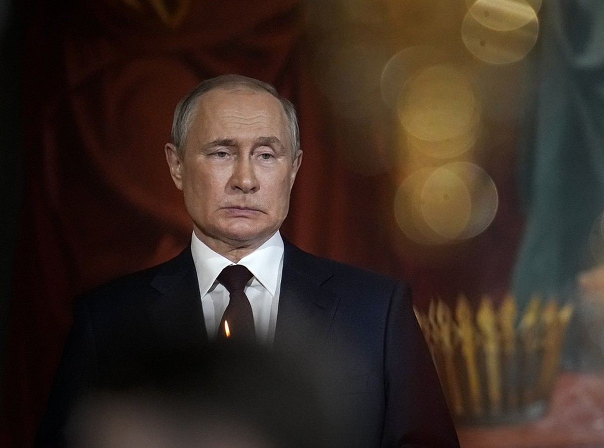 Vladimir Poutine a travaillé pendant 15 ans dans les services secrets soviétiques et utiliserait aujourd'hui encore certaines méthodes d'intimidation.